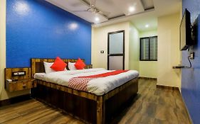 Oyo 36201 Sangam Grand